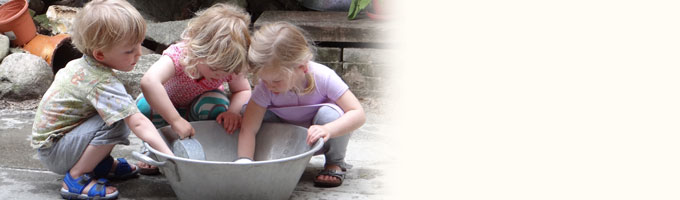 Weer of geen weer, we gaan iedere dag naar buiten om te spelen met water en zand. Lekker buiten zijn doet kinderen goed en er is altijd iets te ontdekken. Het bonte Huis zit midden in het centrum van Haarlem en toch merk je daar niets van als je binnen bent.